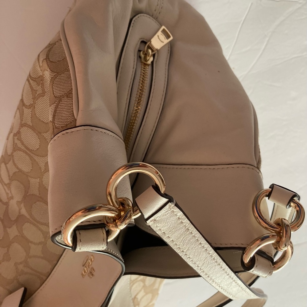 Coach Beige and Cream Signature Shoulder Bag Gold tone hardware Leather trim - Picture 5 of 14